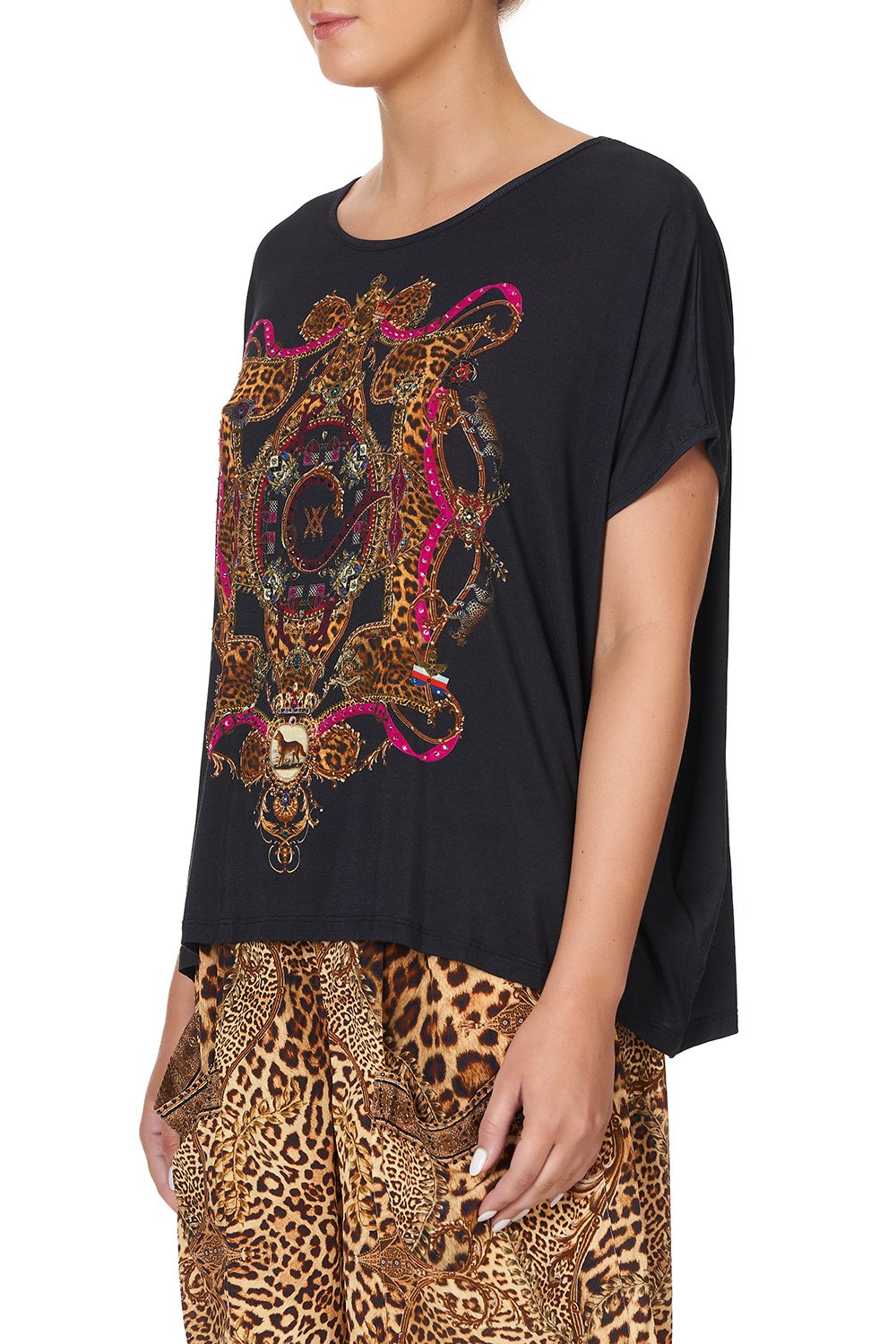 LOOSE FIT ROUND NECK TEE DINING HALL DARLING