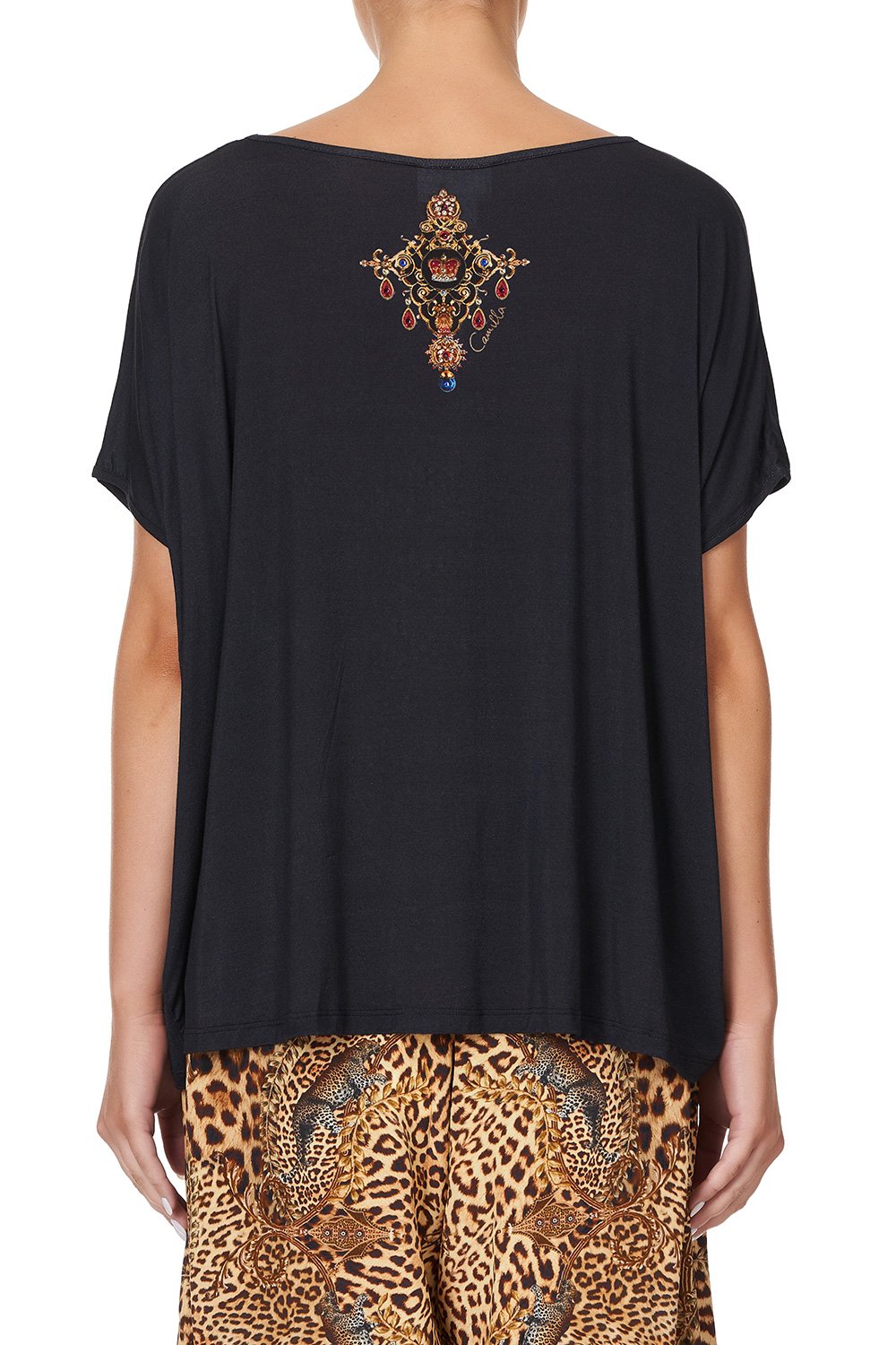 LOOSE FIT ROUND NECK TEE DINING HALL DARLING