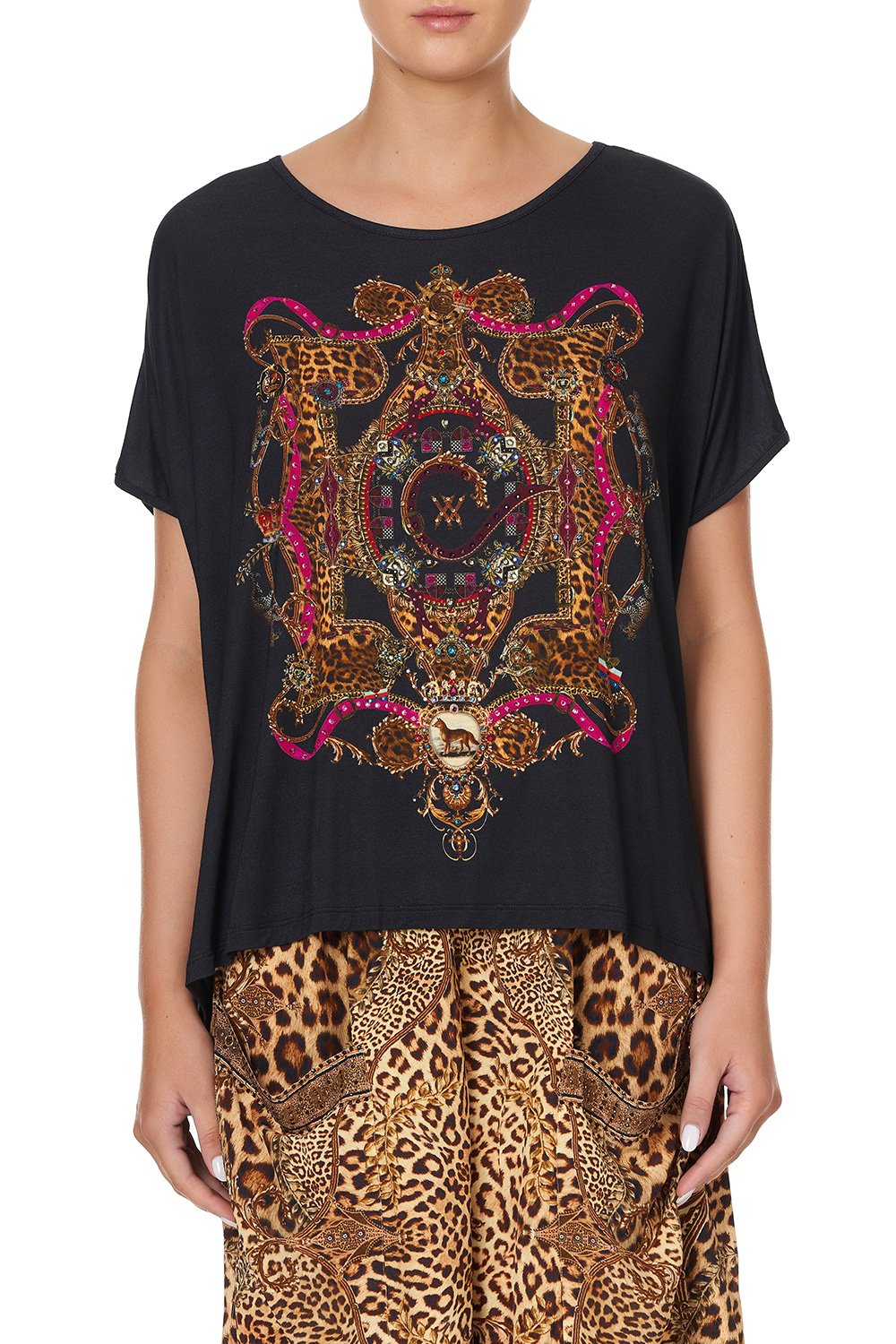 LOOSE FIT ROUND NECK TEE DINING HALL DARLING