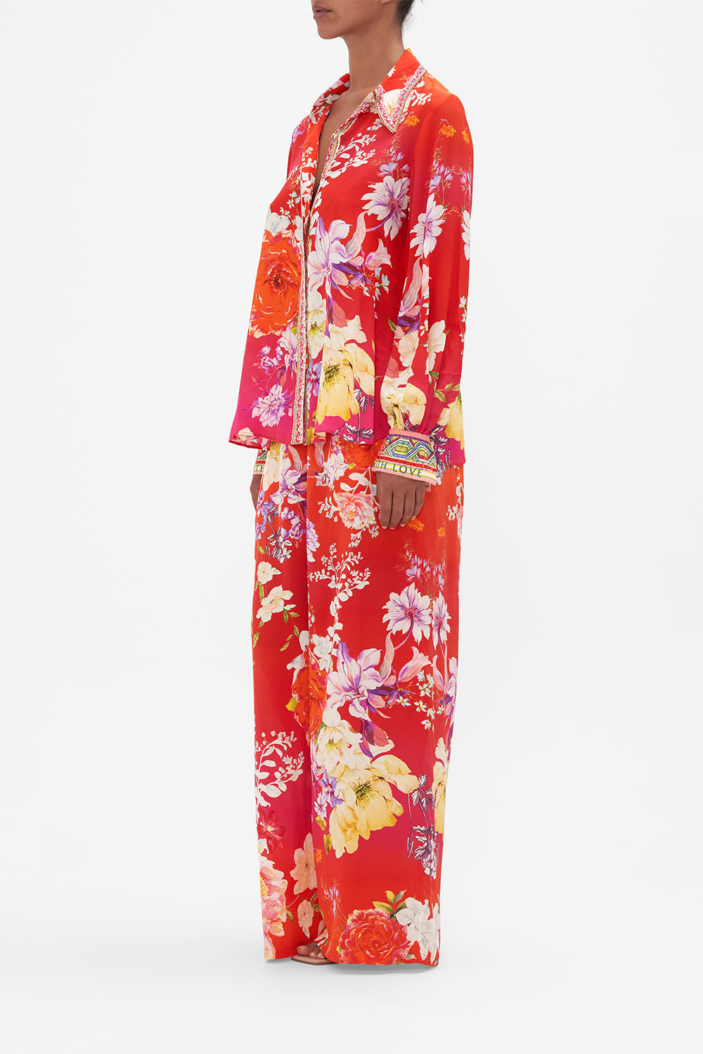 CURVED COLLAR BLOUSE KISS AND TELL