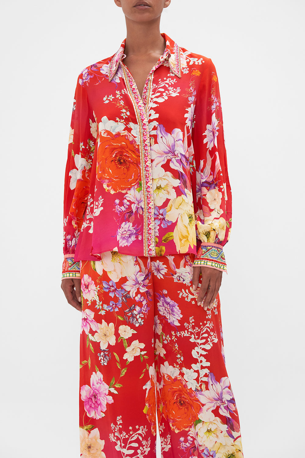 CURVED COLLAR BLOUSE KISS AND TELL