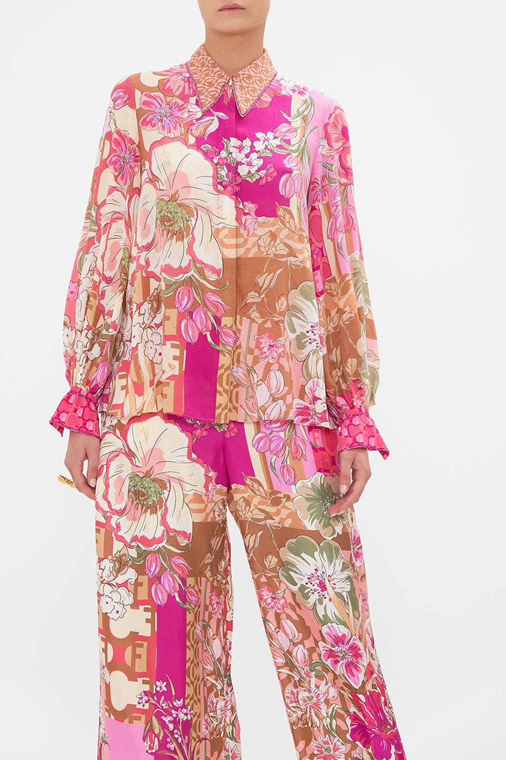 CURVED COLLAR BLOUSE A GIRL NAMED FLORENCE