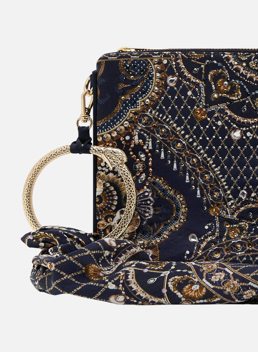 RING SCARF CLUTCH ILLUSTRATION NATION
