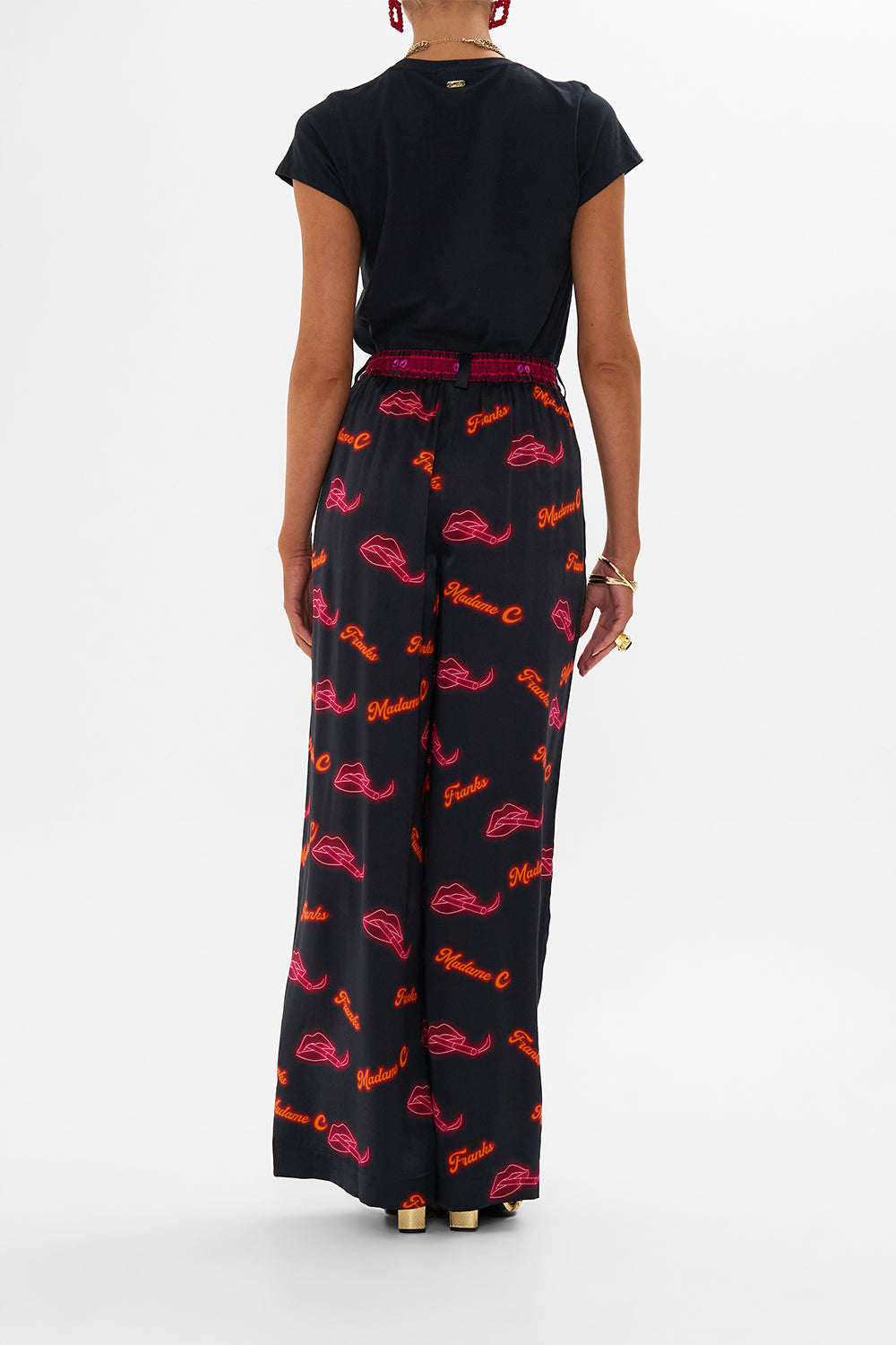 CAMILLA multi curved hem fitted tee in One Night In De Wallen print.