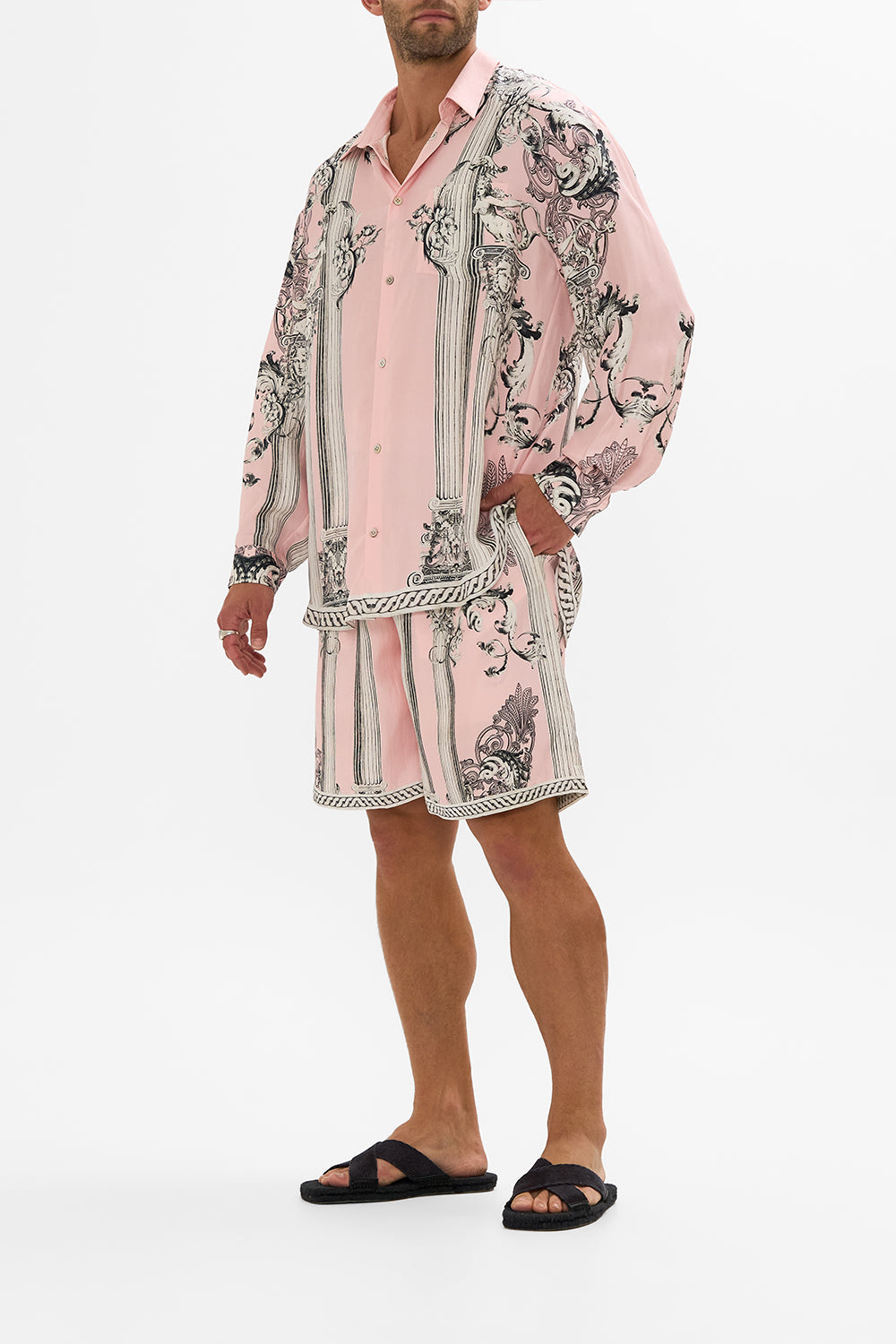 BAGGY MID LENGTH WALK SHORT CAVE OF WONDERS