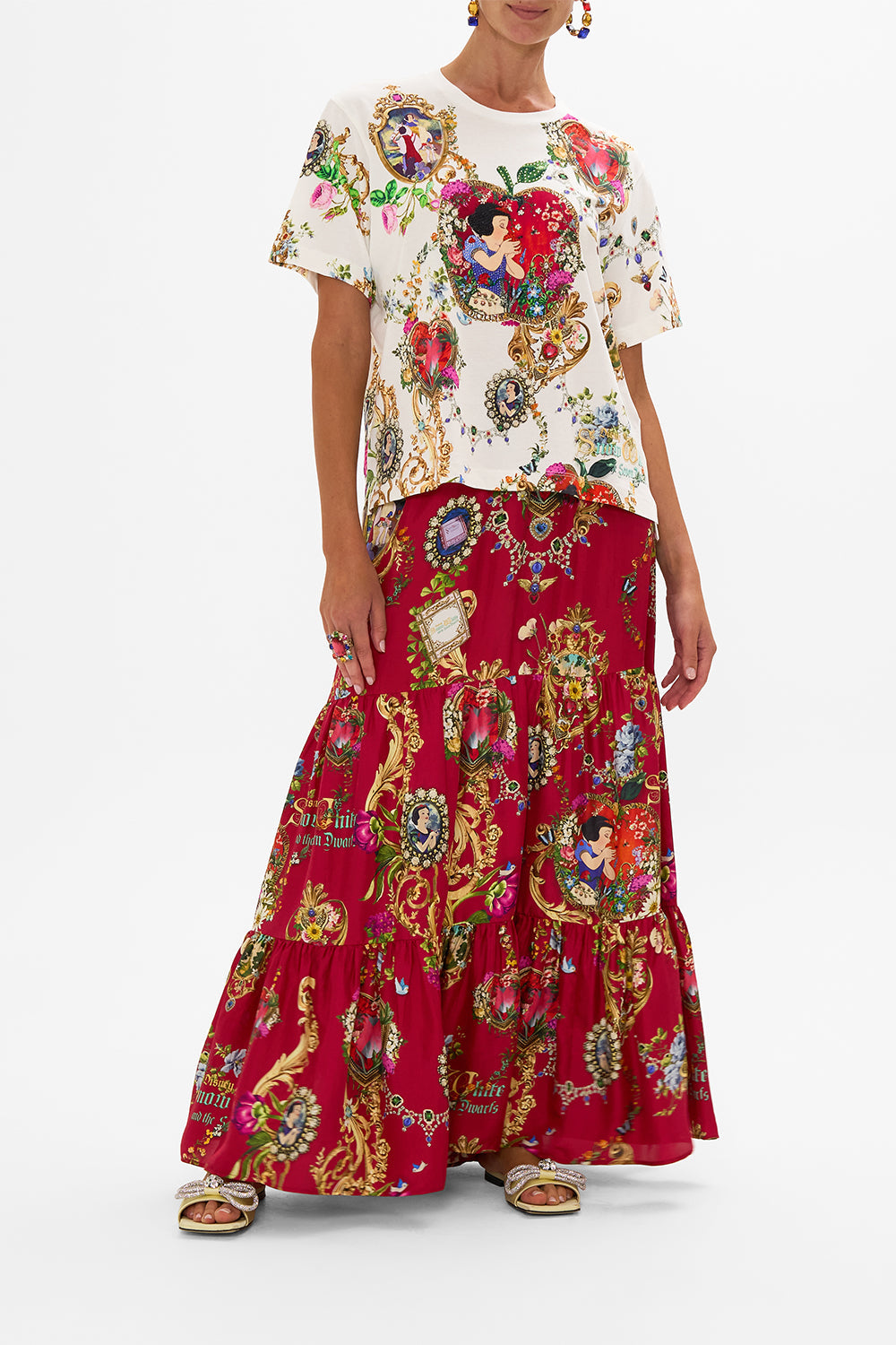 Disney CAMILLA tee in Just One Bite Snow White print