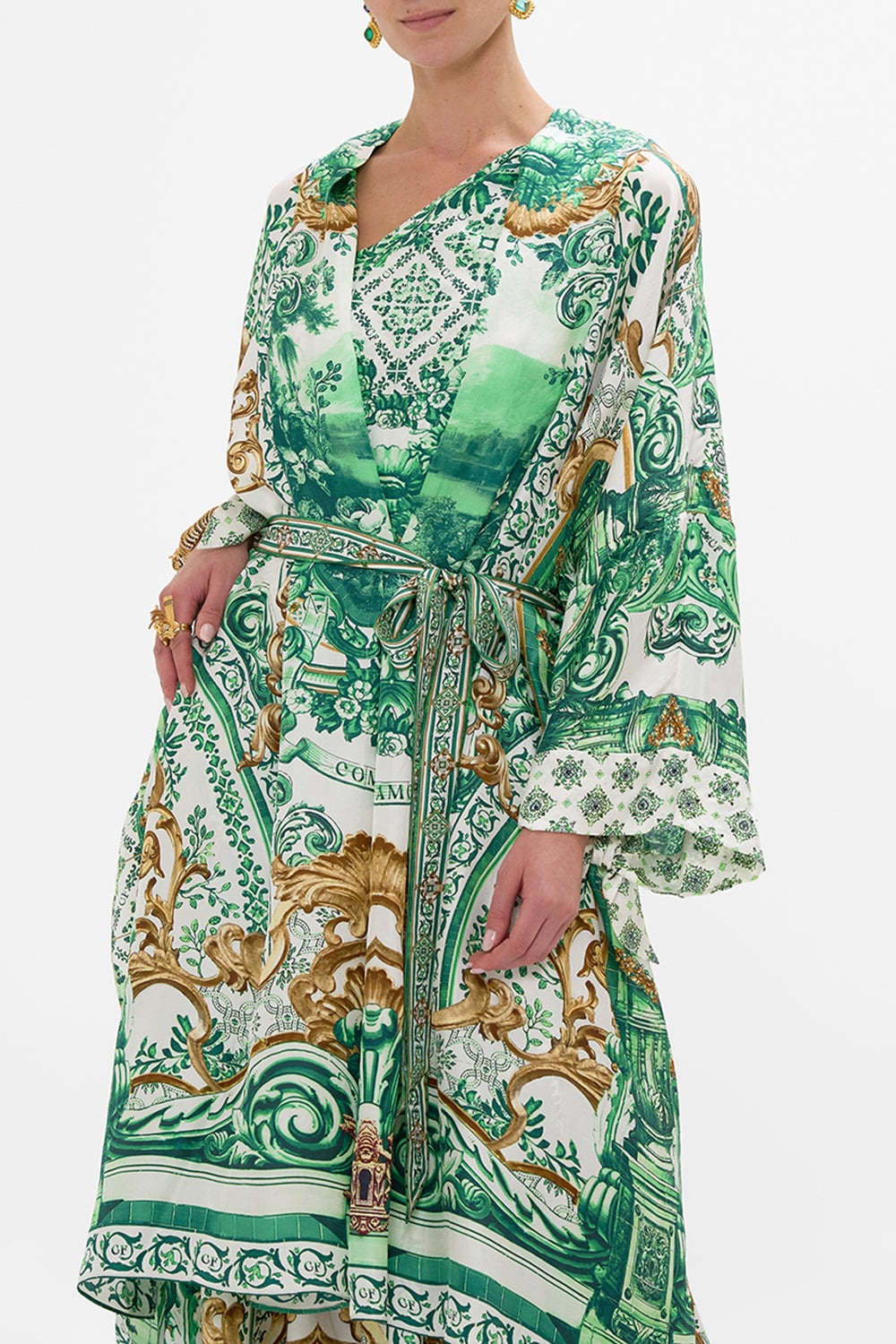 OVERSIZED LAYER WITH TIE SLEEVE CORRIDOR OF CALM