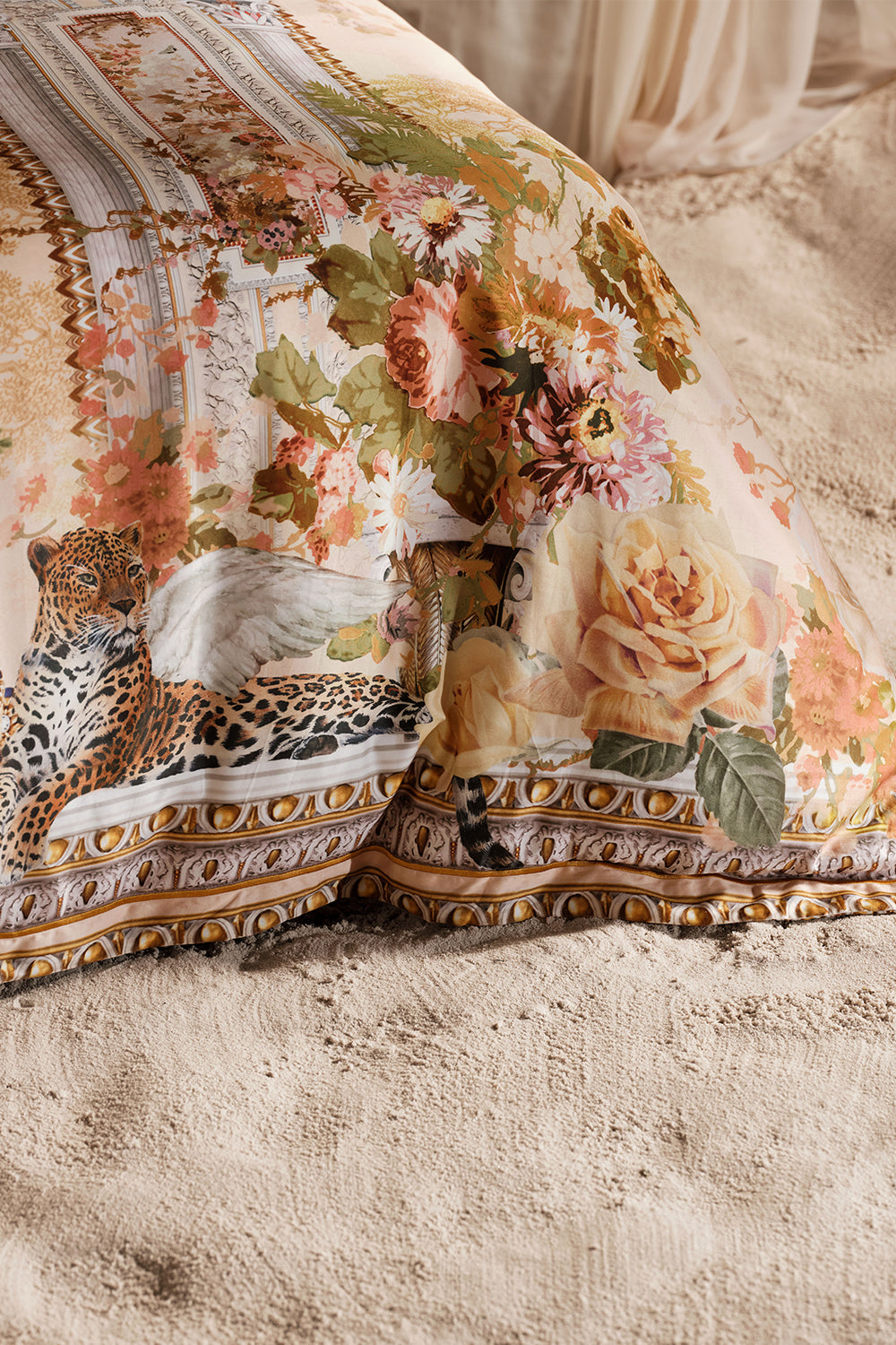QUILT COVER SET ADORNED IN ANTIQUITY