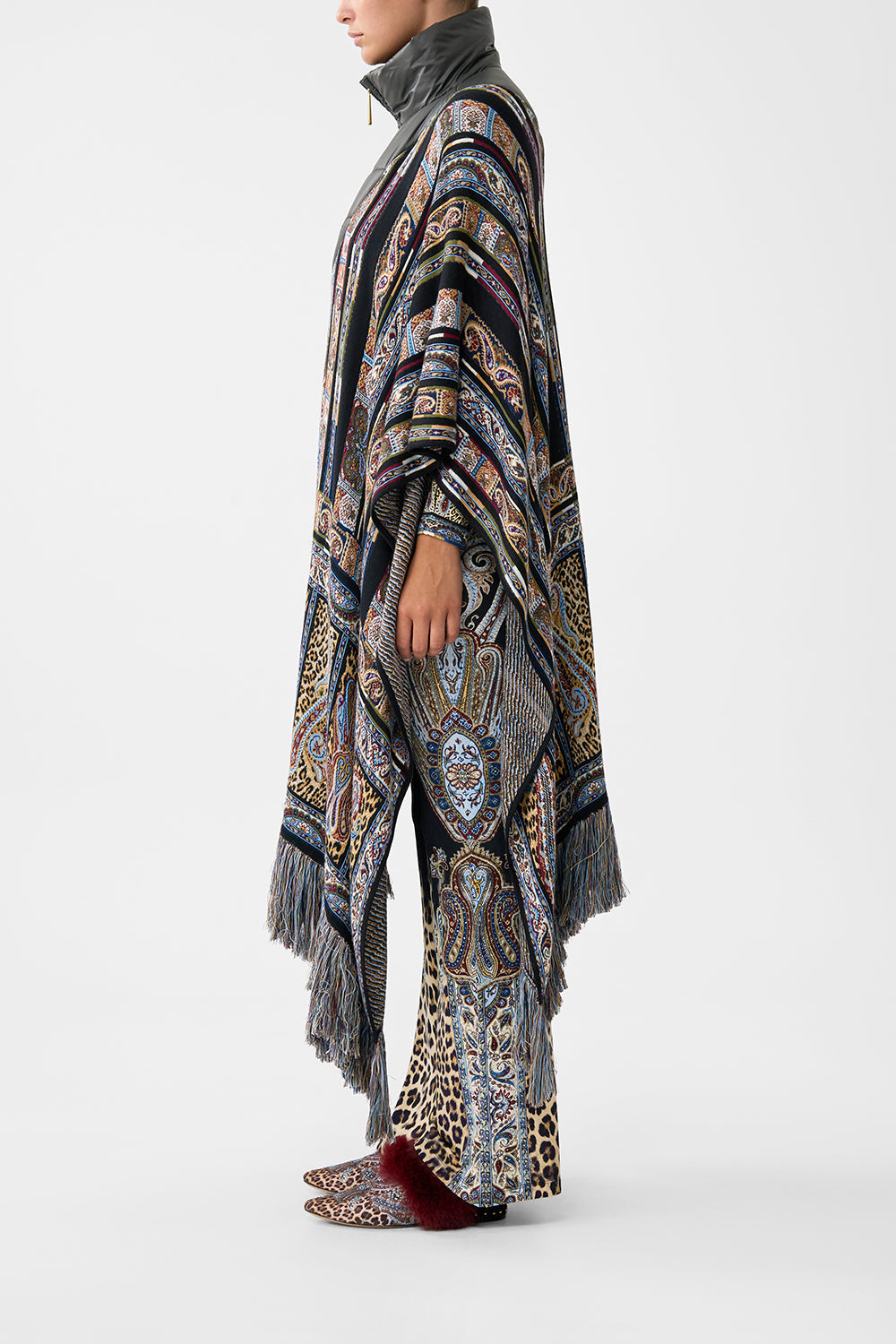 QUILTED COLLAR KNIT PONCHO ISTANBUL ANIMALIA