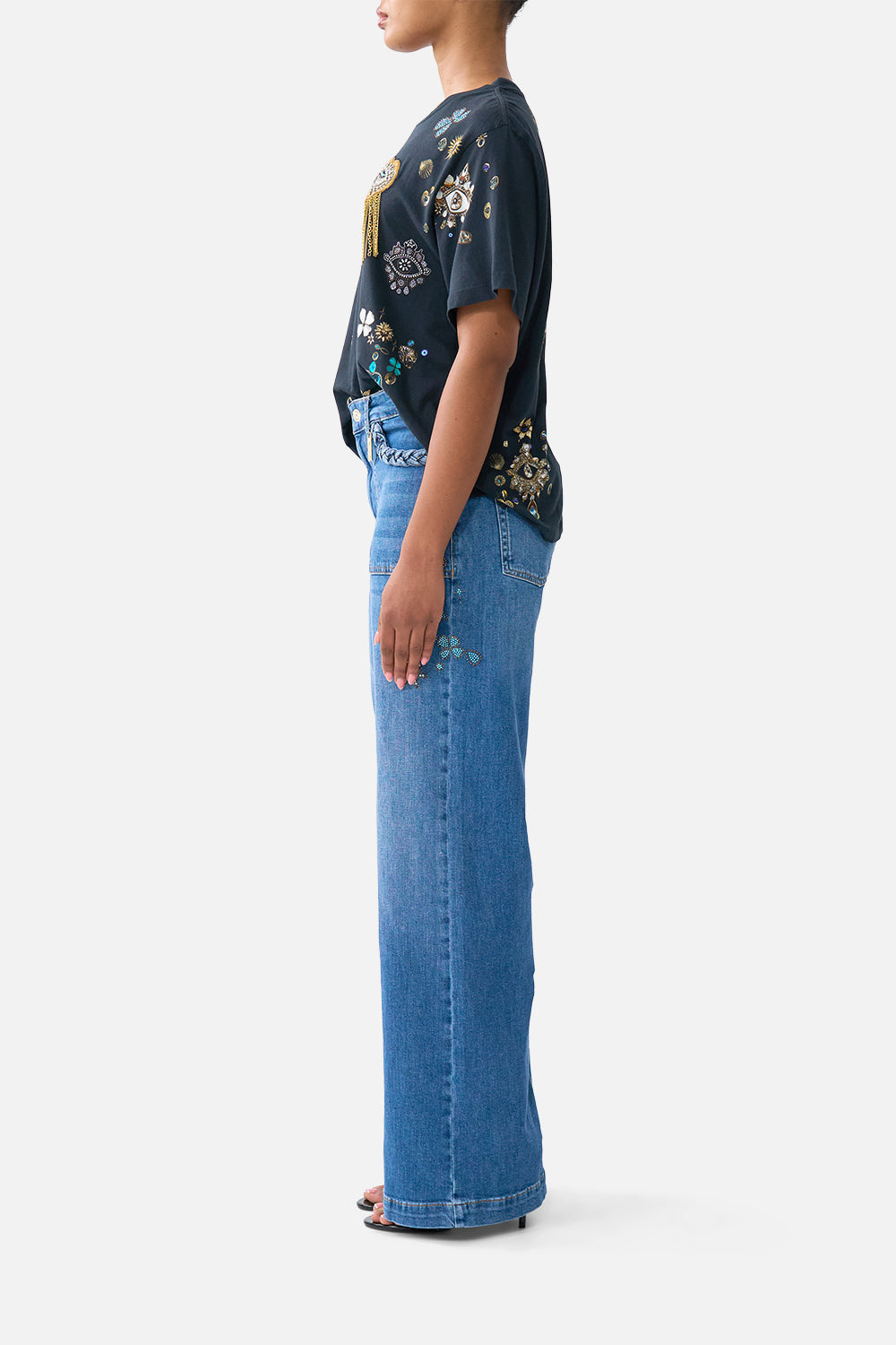 CLASSIC TEE AMULETS AND ALCHEMY