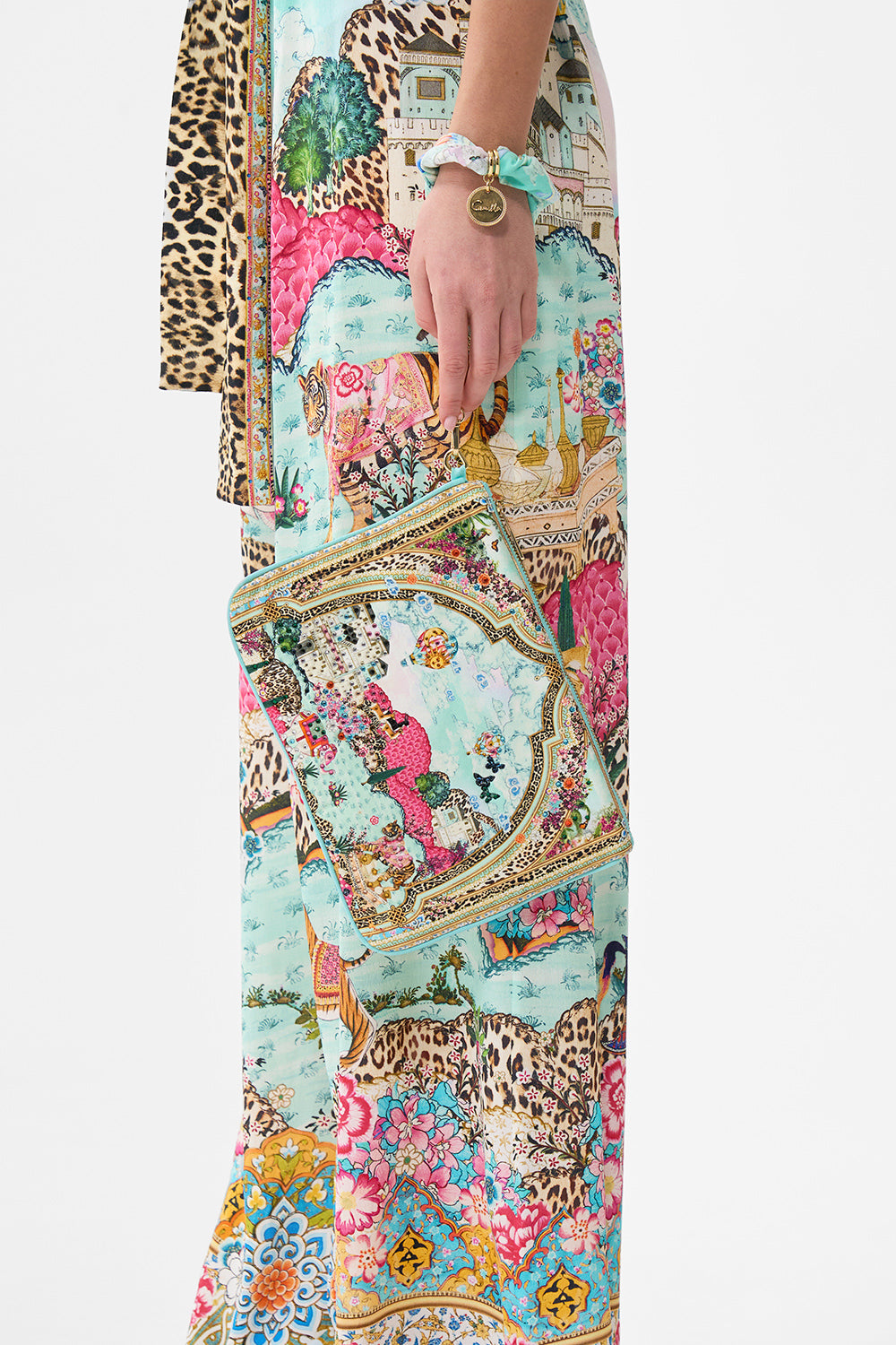 SCARF CLUTCH MINIATURE MOMENTS