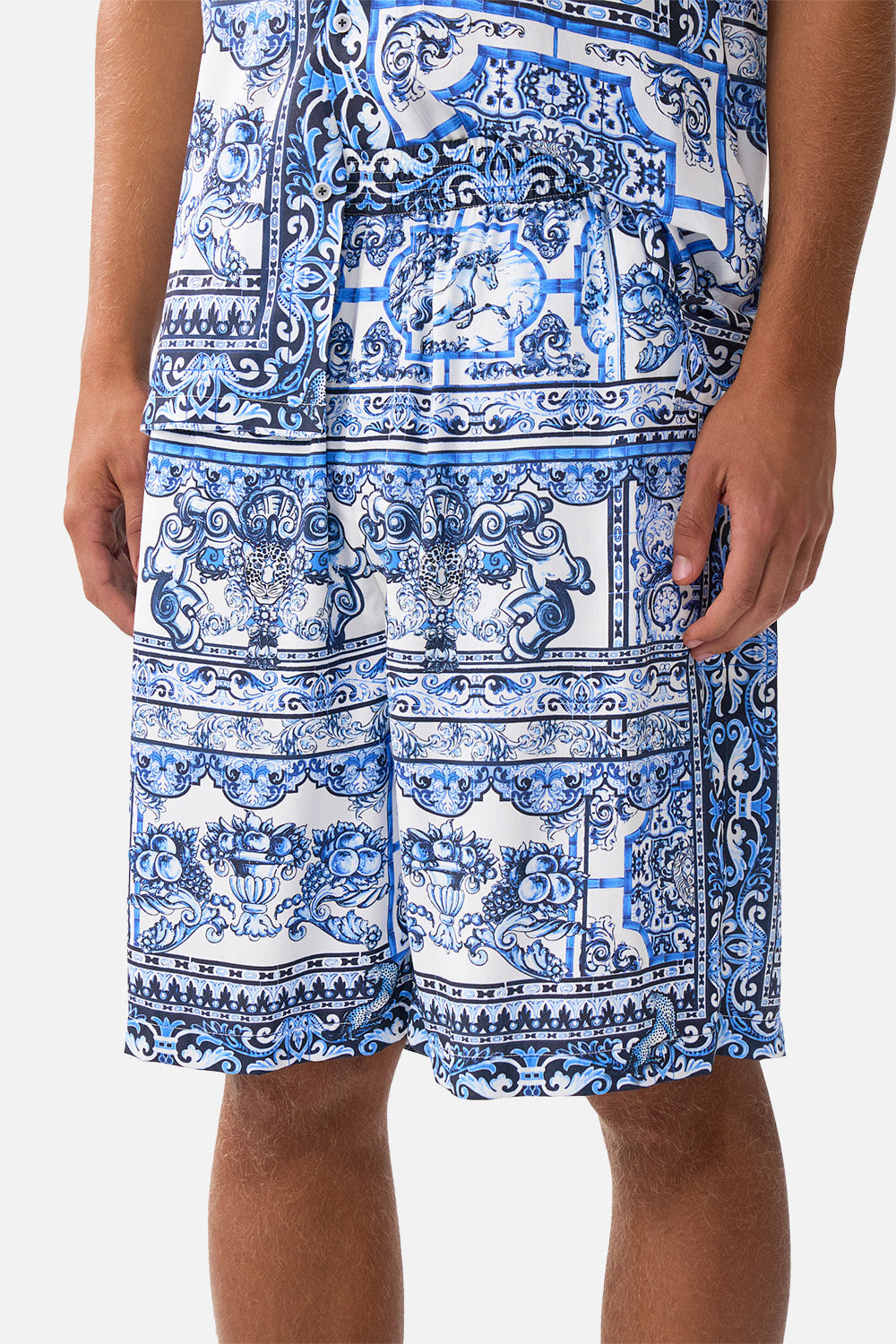 BAGGY LONG WALK SHORT WITH ELASTIC WAIST A TILED WONDERLAND