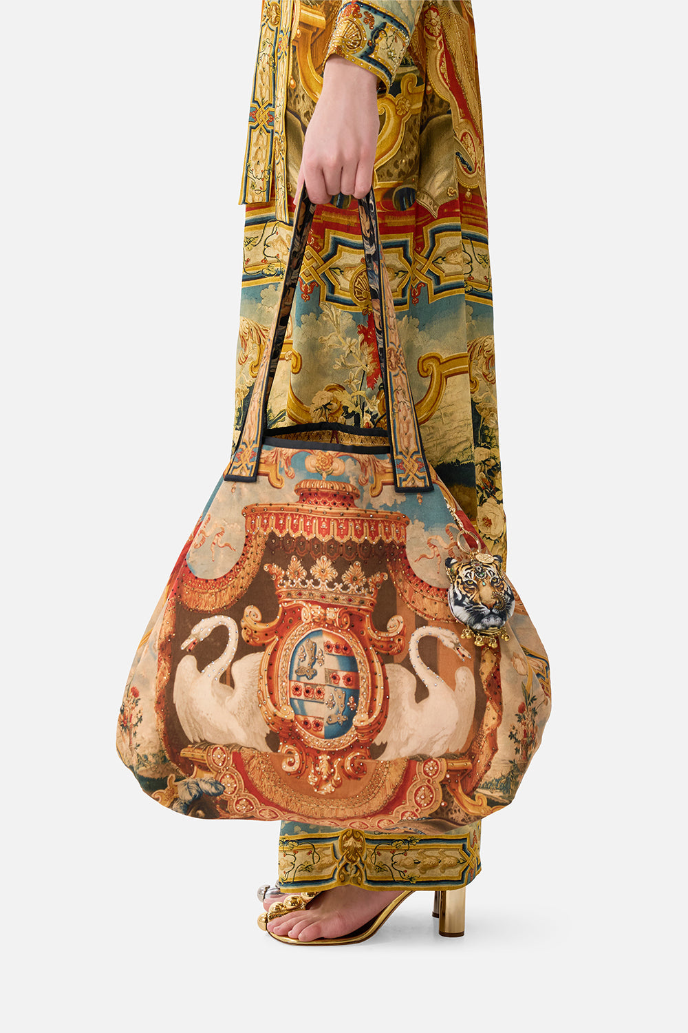 REVERSIBLE TOTE WITH COIN PURSE LIFE’S RICH TAPESTRY