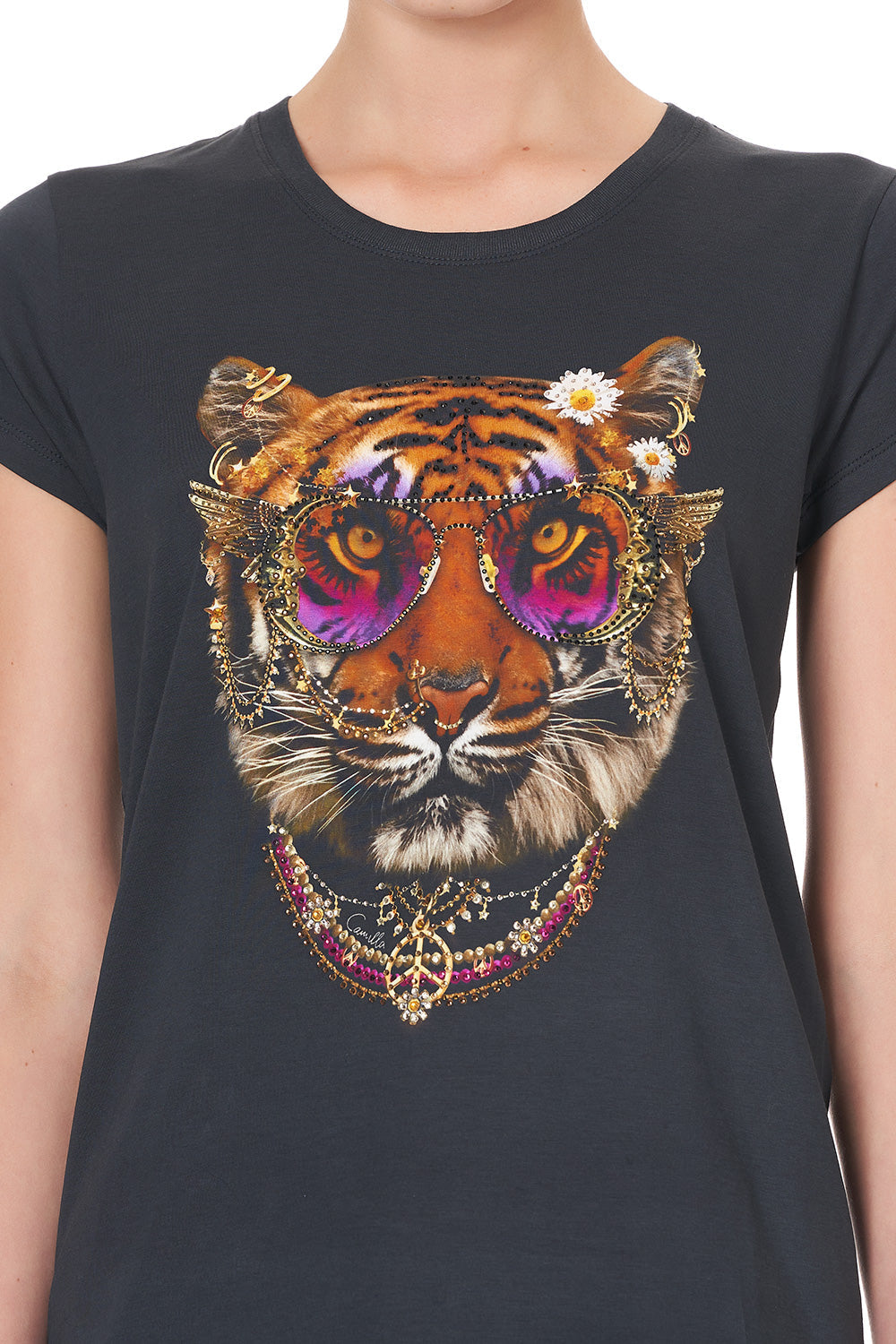 CURVED HEM FITTED TEE DRIFTING DREAMER