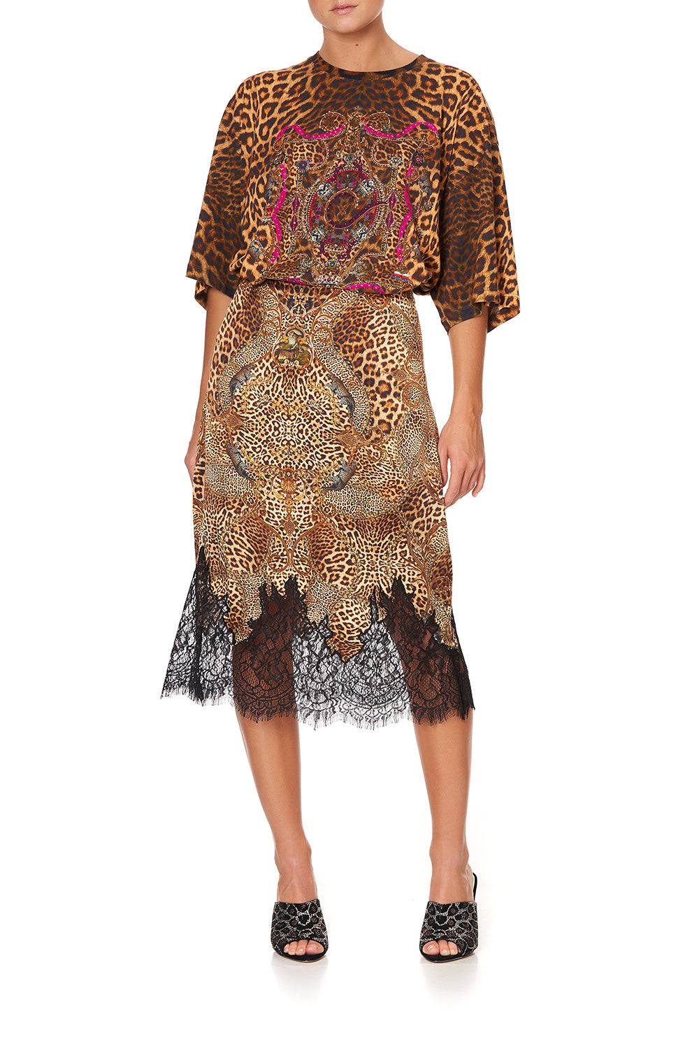 SUPER OVERSIZED TEE LADY LODGE