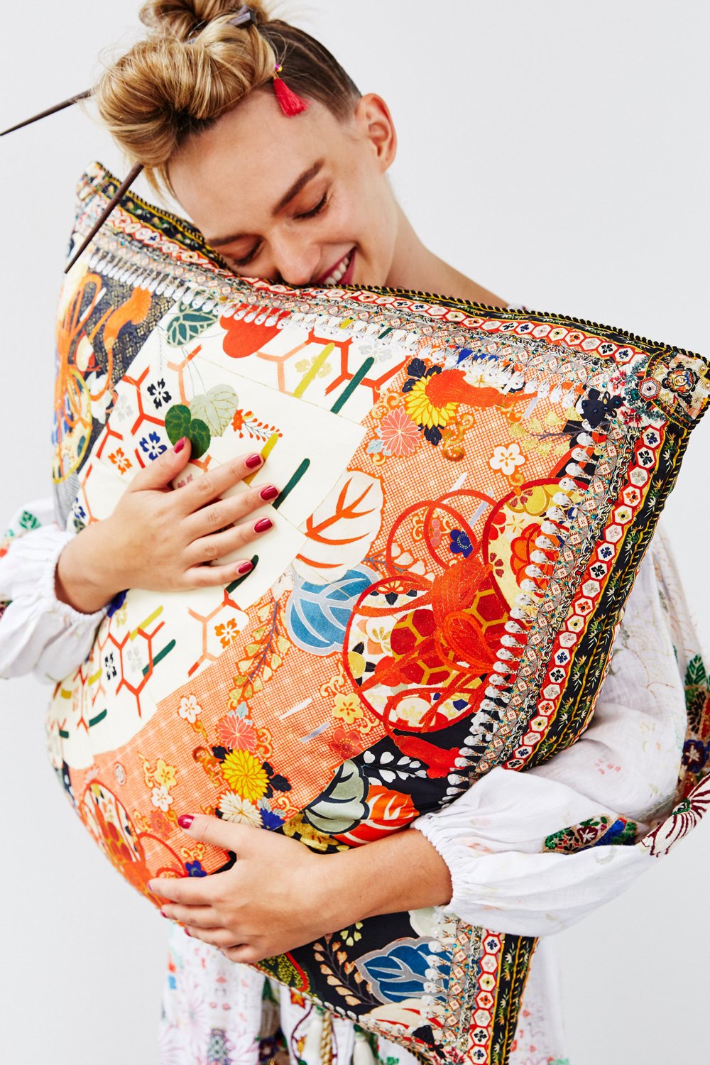 CAMILLA KISSING THE SUN LARGE SQUARE CUSHION