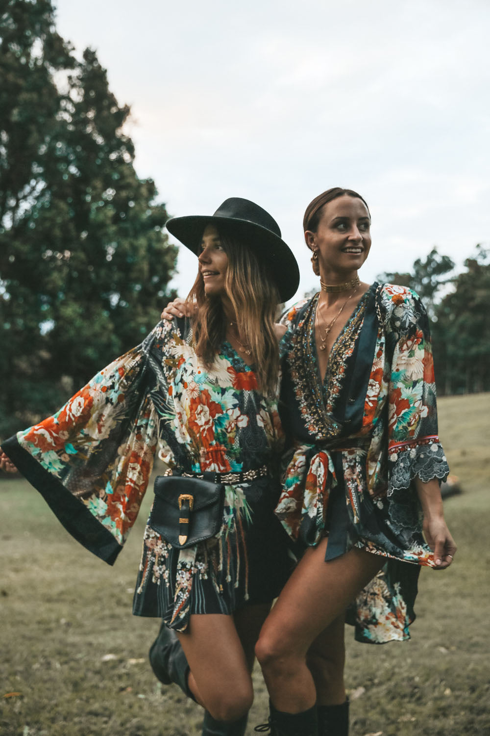 V-NECK WIDE SLEEVE DRESS QUEEN OF KINGS