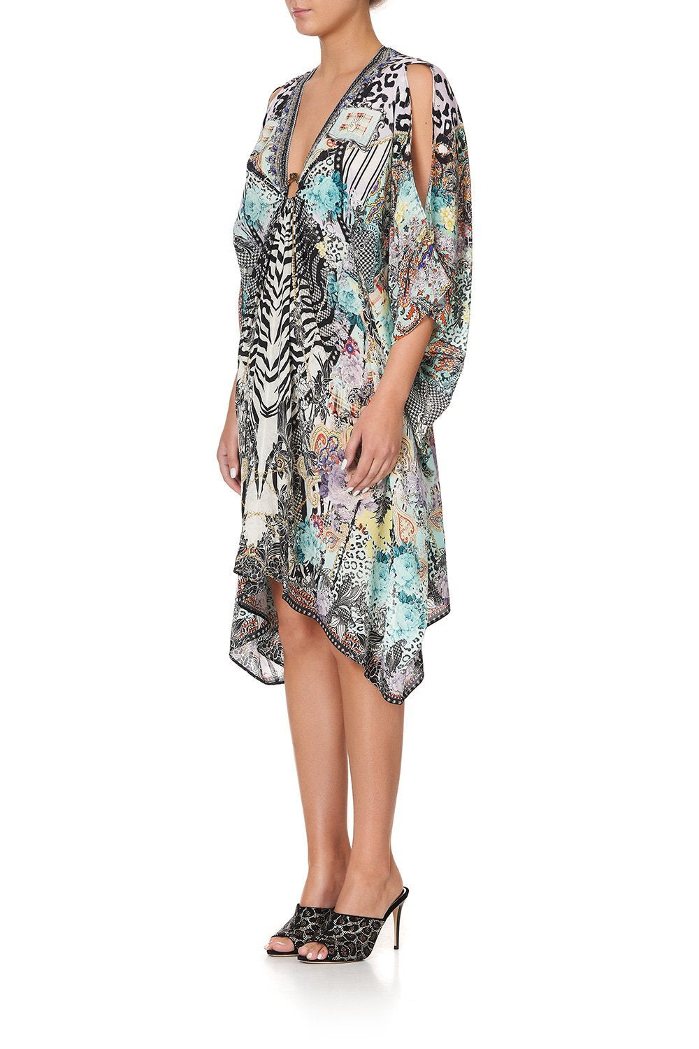 SHORT KAFTAN WITH HARDWARE THINK KINKS