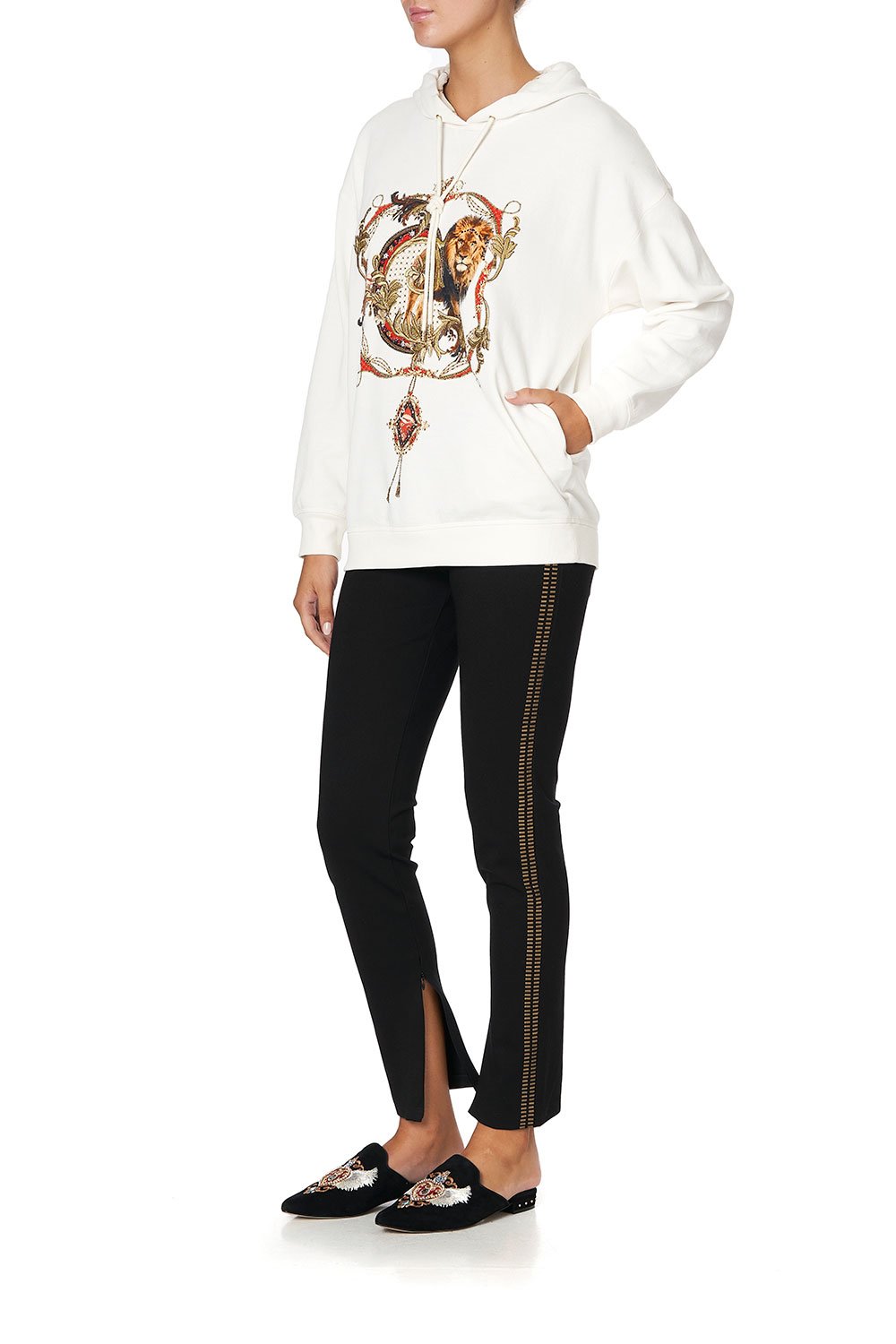 HOODY WITH POCKETS AND THE QUEEN WORE RED