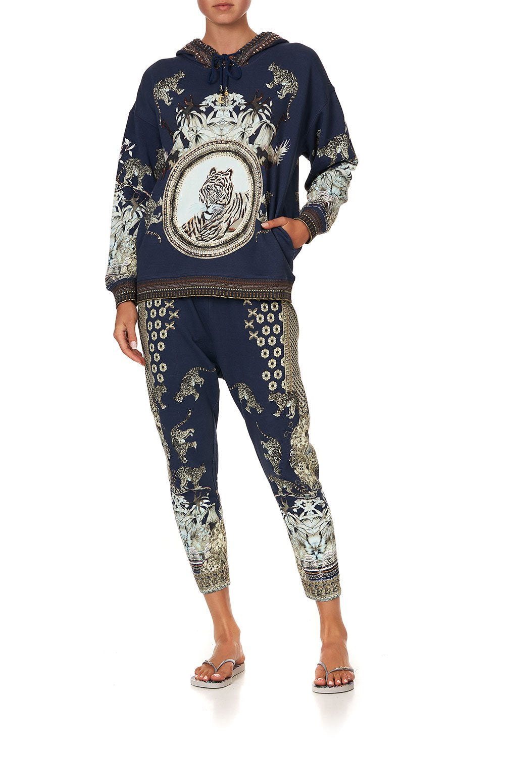 HOODIE WITH POCKETS A LITTLE PAST TWILIGHT