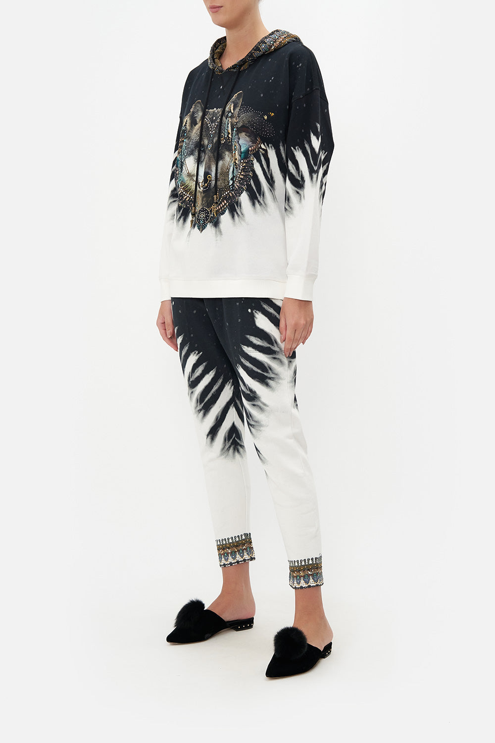 HOODY WITH POCKETS CALL OF THE FALCON