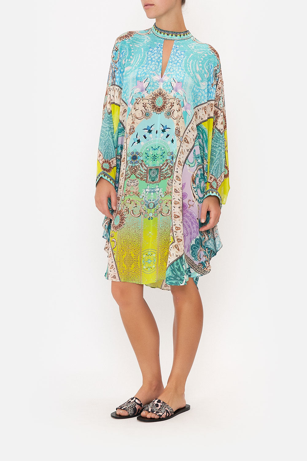 SHORT KAFTAN WITH HIGH NECK TURN BACK TIME