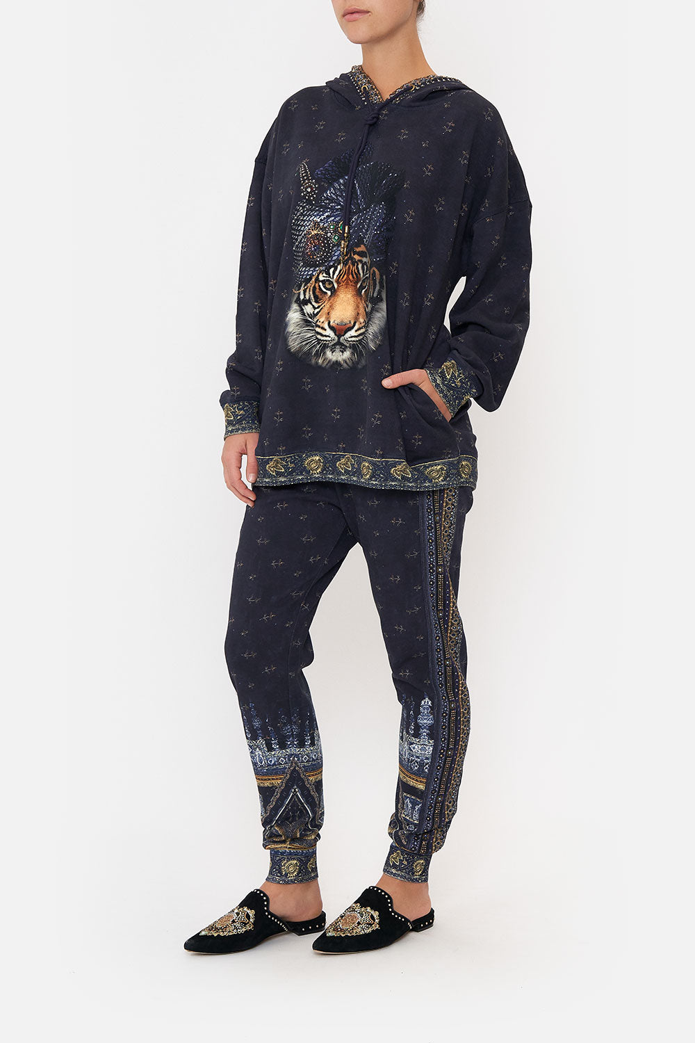 HOODY SWEATER WITH POCKETS FOREVER FAMILY