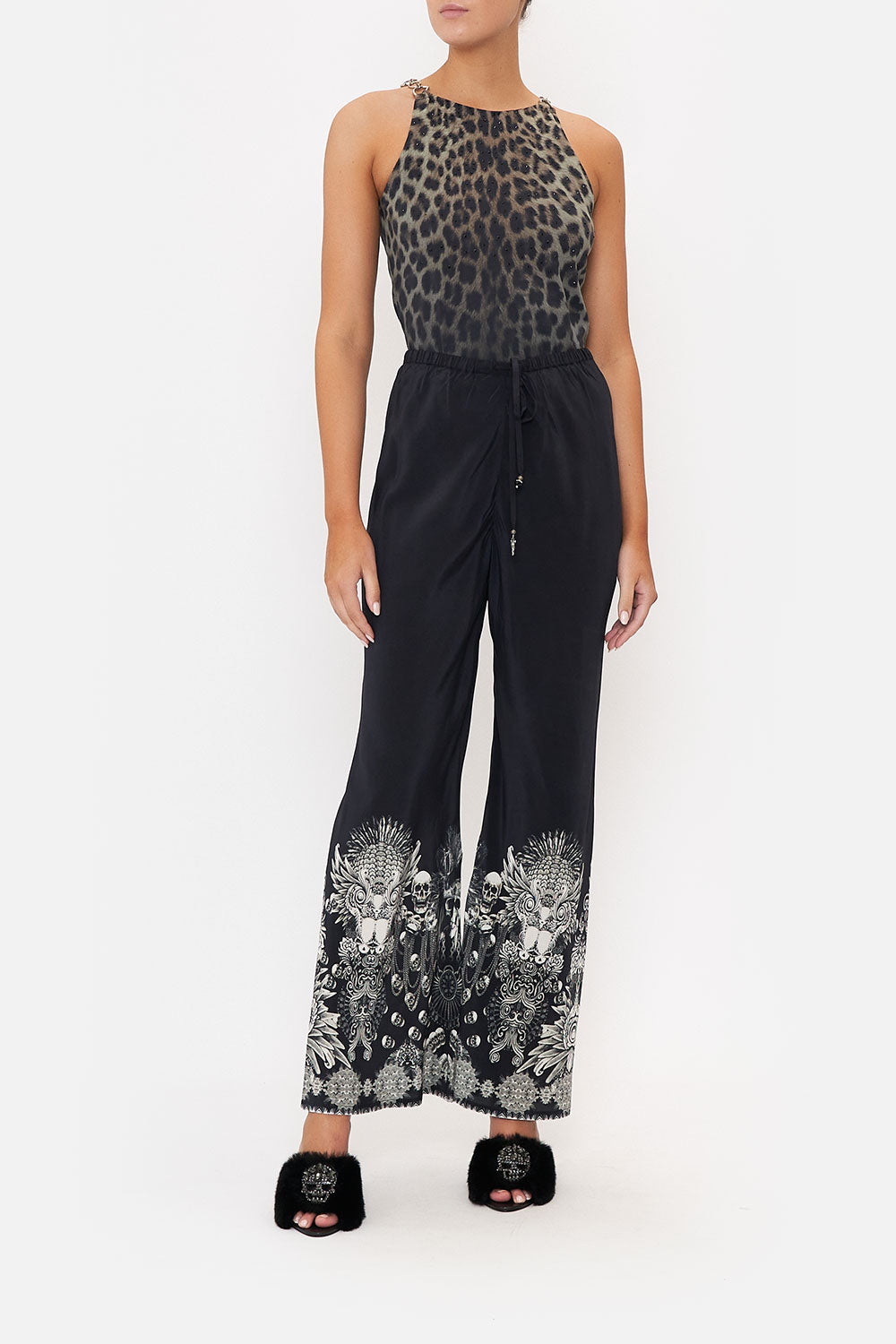 TANK WITH HARDWARE ORDER OF DISORDER