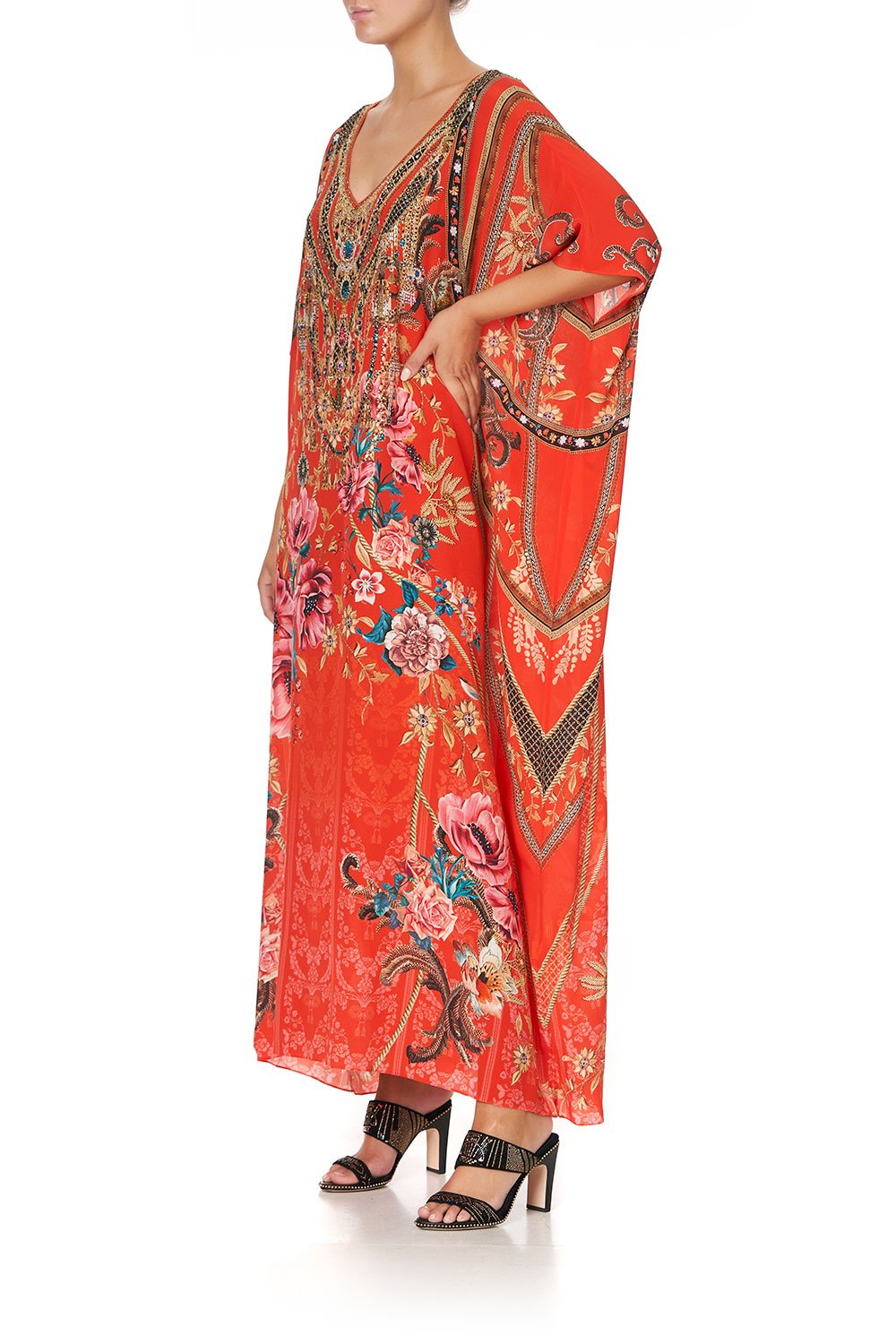 V-NECK KAFTAN AND THE QUEEN WORE RED