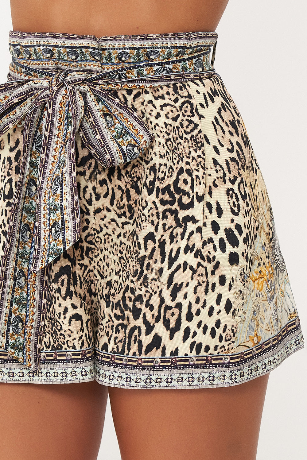 TUCK FRONT SHORT SEAHORSE SONNET