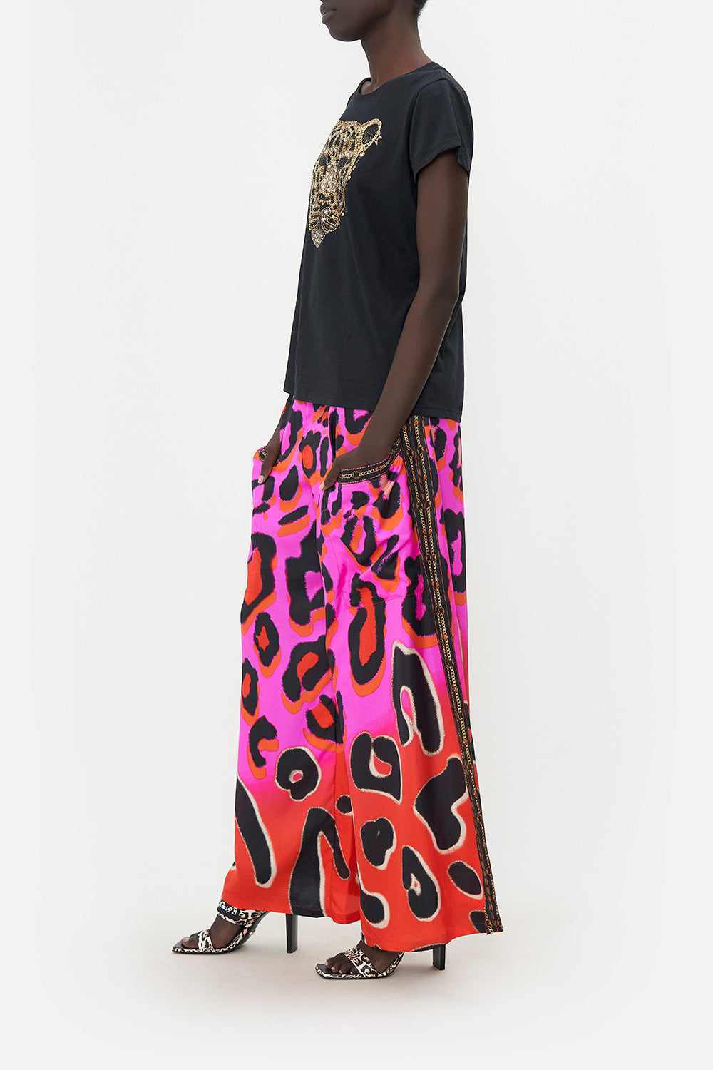 SLIM FIT ROUND NECK T-SHIRT ALWAYS CHANGE YOUR SPOTS