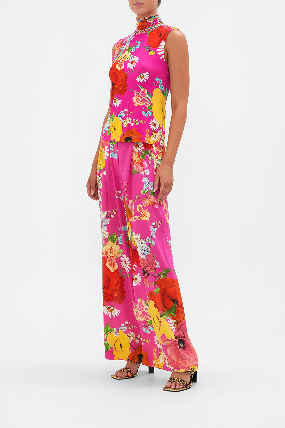 SLEEVELESS TURTLENECK RAINBOW BODY