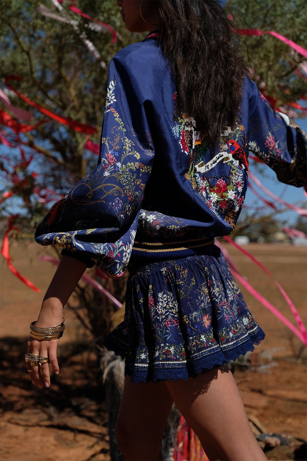 SHORT SHIRRED SKIRT WINGS IN ARMS