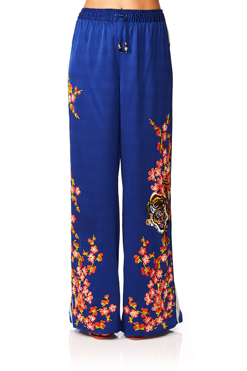 WIDE LEG PANT WITH GATHERED POCKETS GEISHA GIRL