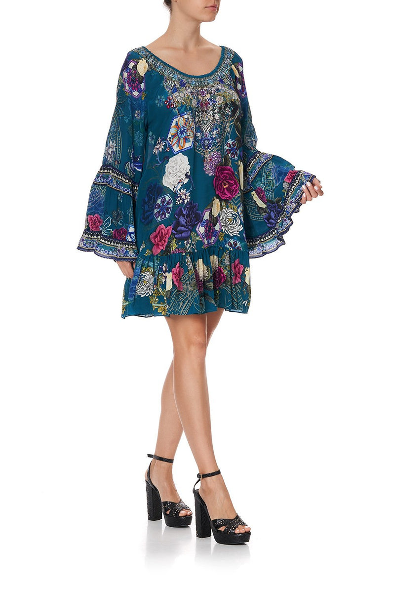 A LINE FRILL DRESS UNDER A FULL MOON