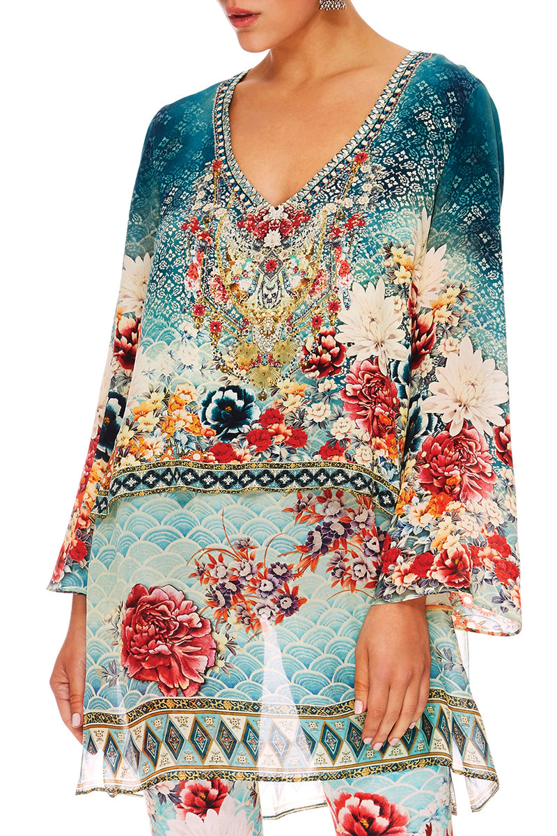 HER HEIRLOOM BLOUSE W SIDE SLIT UNDERLAY