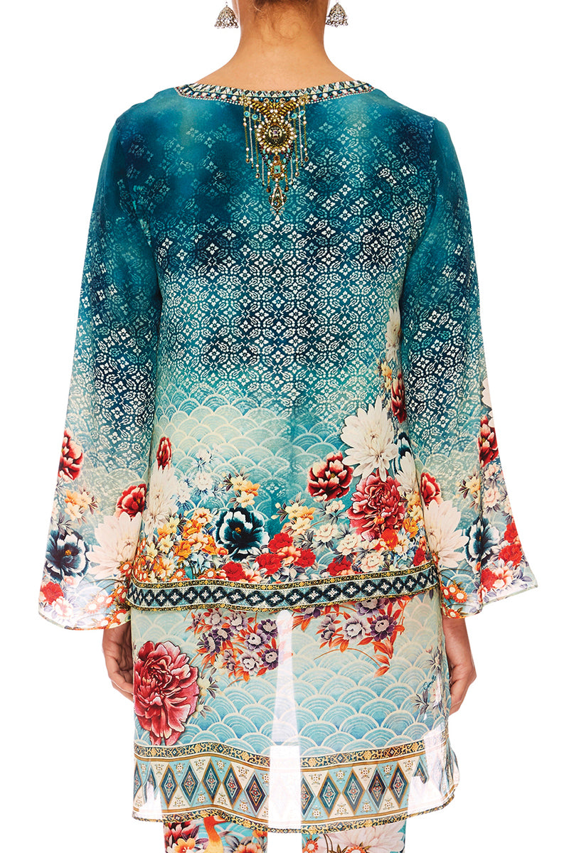 HER HEIRLOOM BLOUSE W SIDE SLIT UNDERLAY