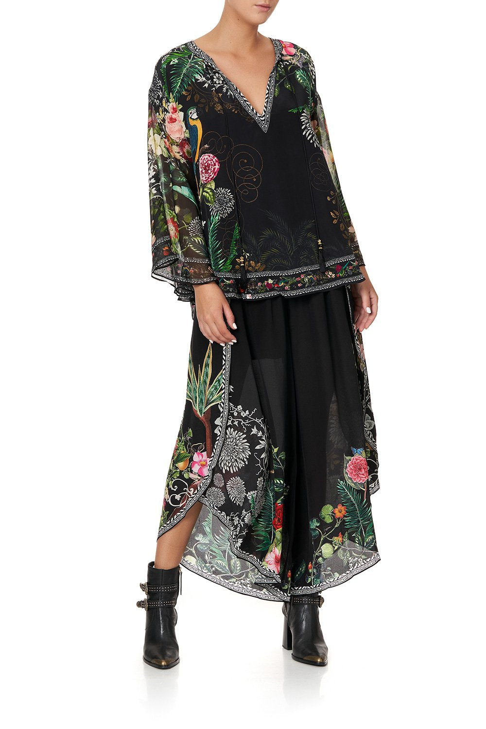 BLOUSE WITH CAPE SLEEVE RAISED WITH WOLVES