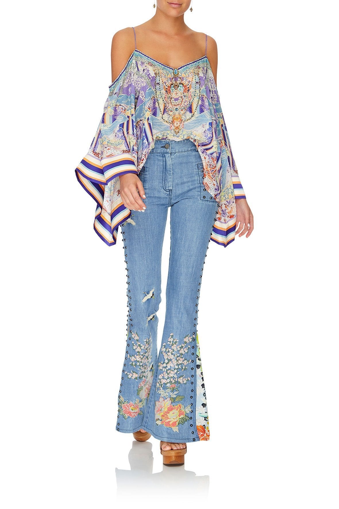 FLARE SLEEVE TOP GIRL IN THE KIMONO