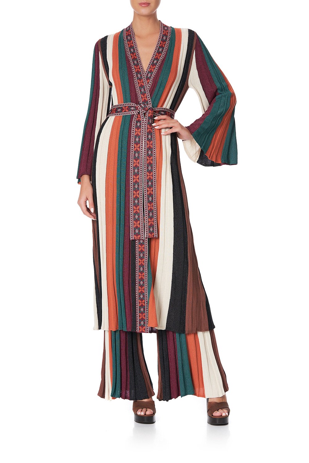 FLARED SLEEVE KNIT ROBE PAVED IN PAISLEY