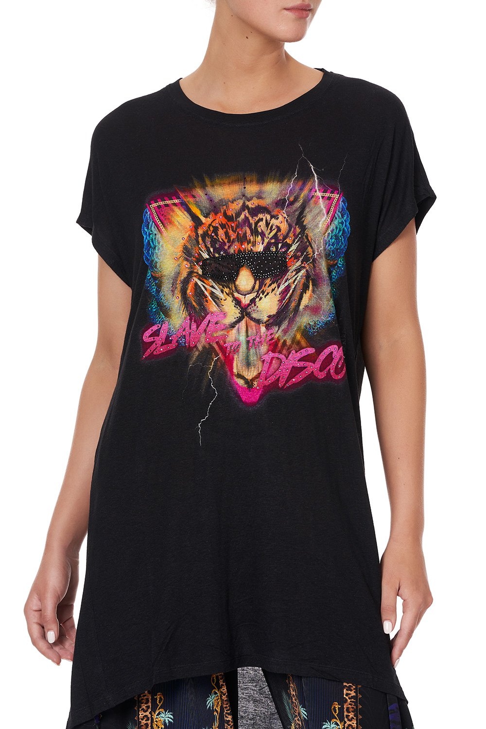 LONG SCOOP BACK HEM T-SHIRT SLAVE TO THE RHYTHM