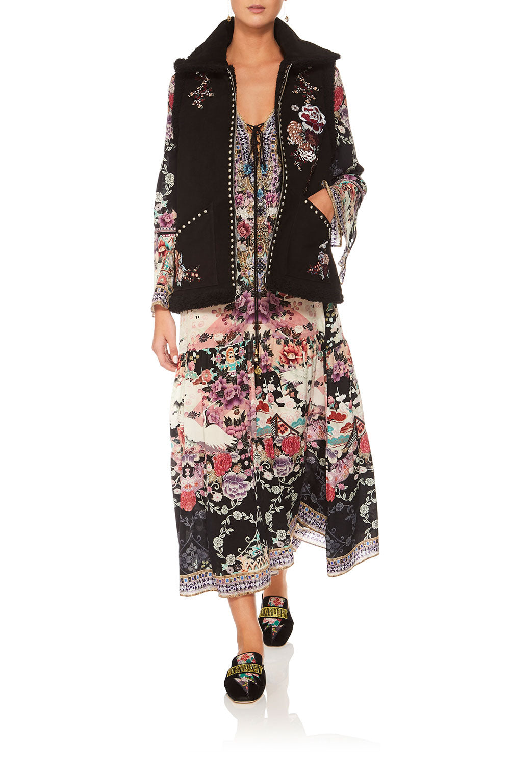 CAMILLA NIGHTS WITH HER SHEARLING WAISTCOAT W POCKETS