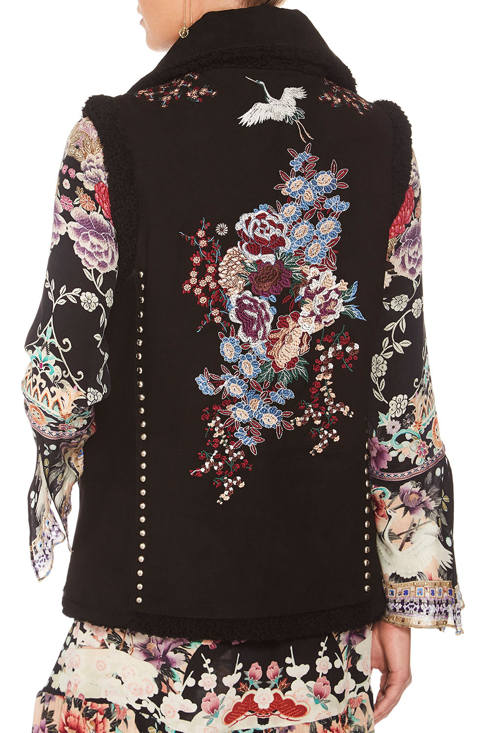 CAMILLA NIGHTS WITH HER SHEARLING WAISTCOAT W POCKETS