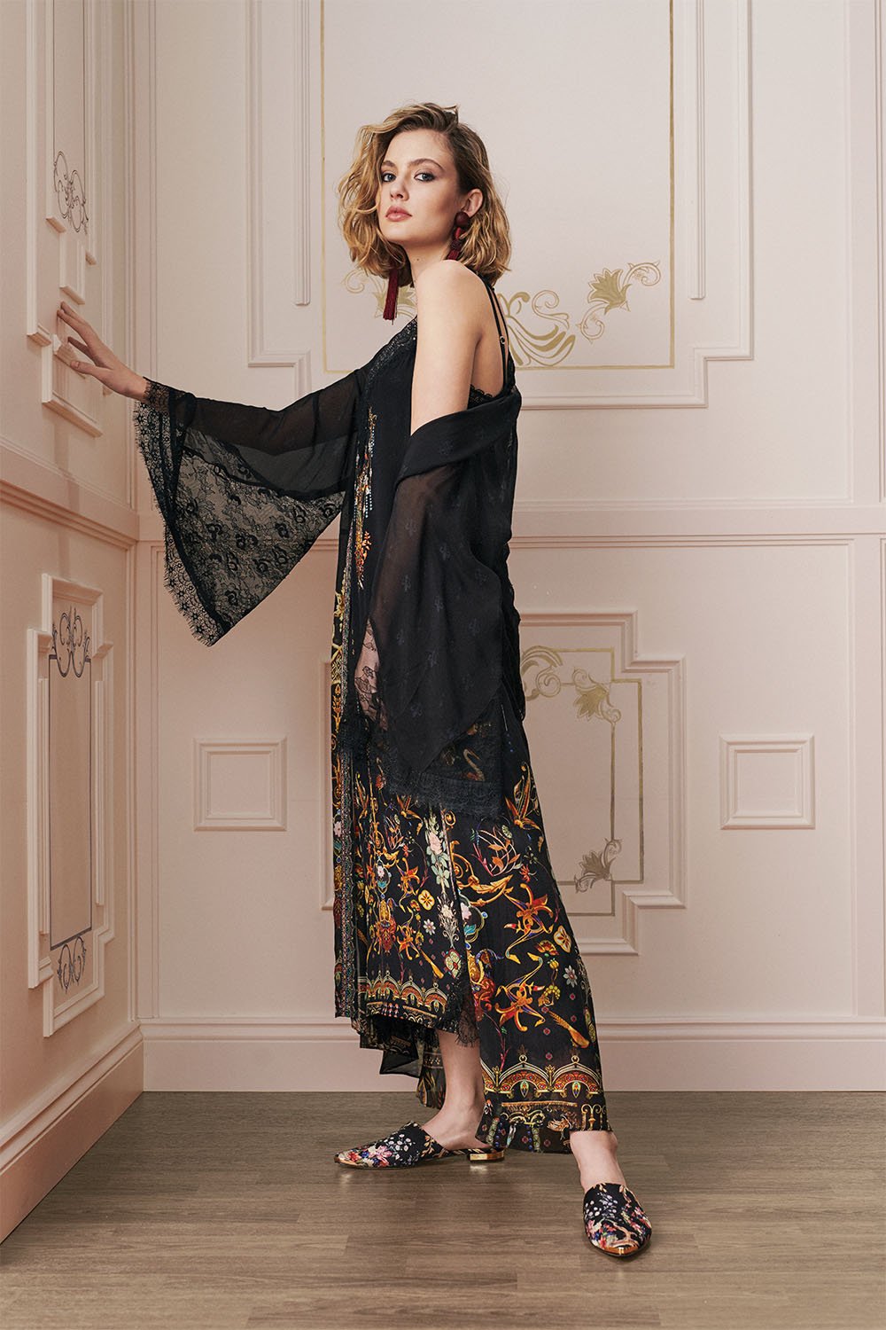 LAYERING ROBE WITH LACE INSERT REBELLE REBELLE