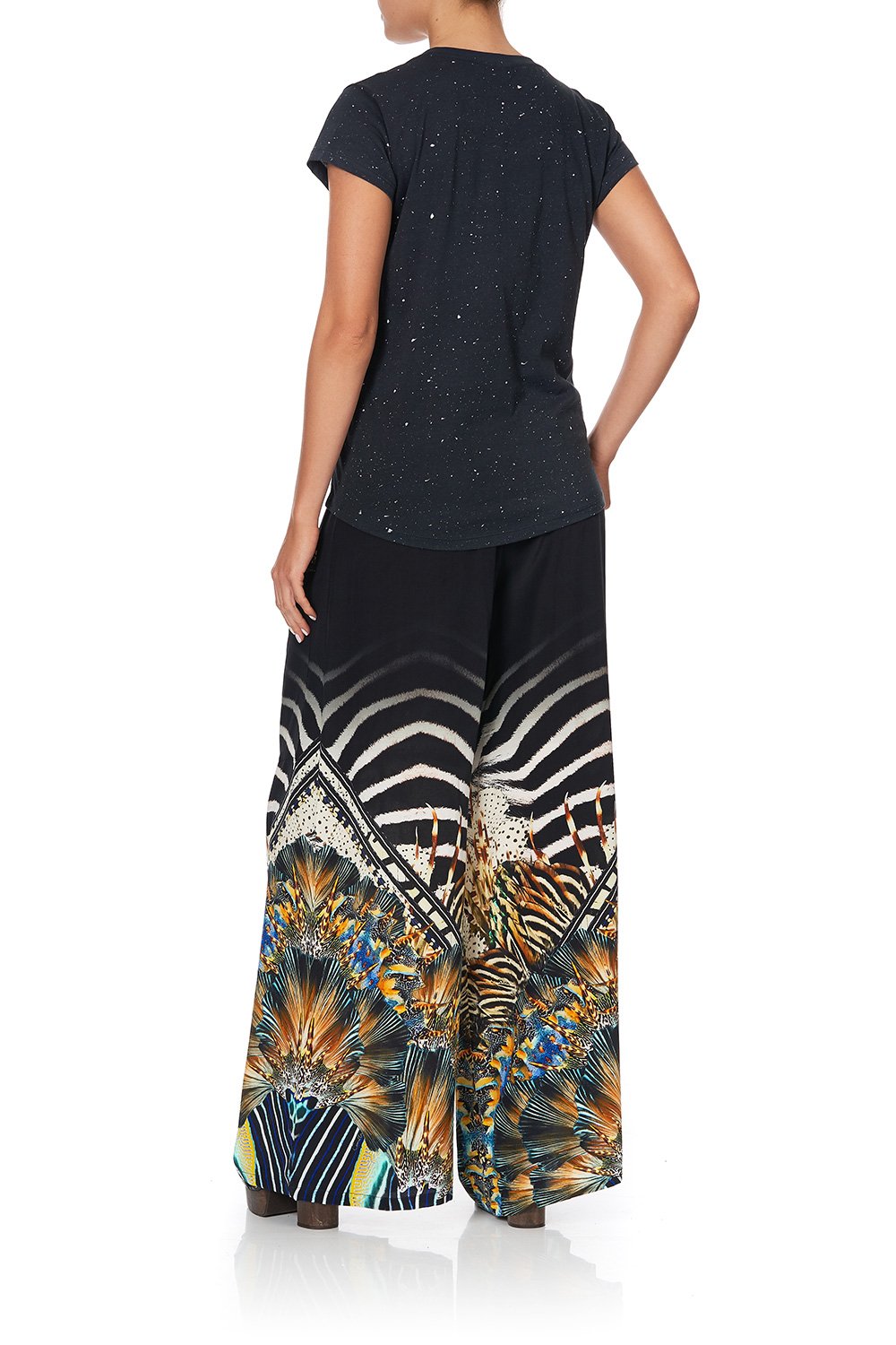 CURVED HEM FITTED TEE LOST PARADISE