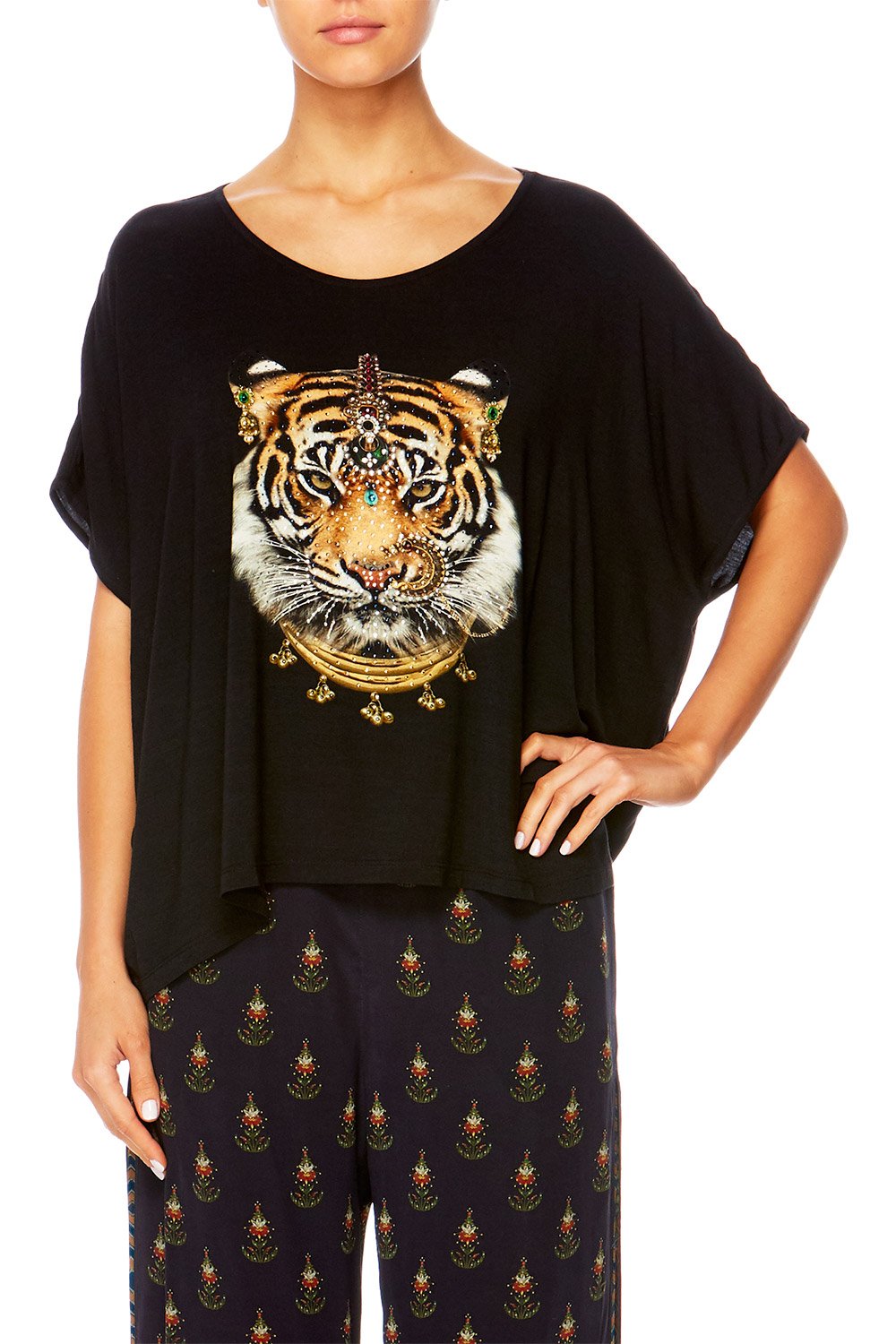 BLACK ROUND NECK TEE