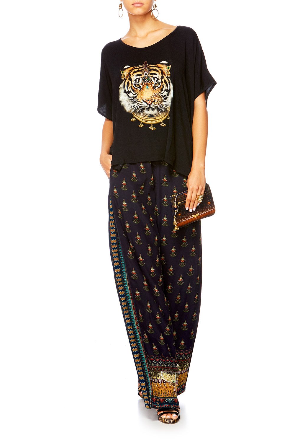 BLACK ROUND NECK TEE