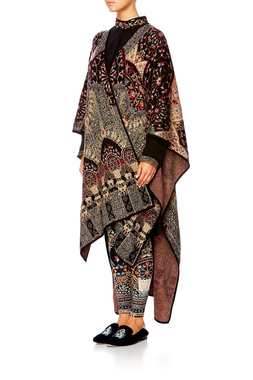 CHAMBER OF REFLECTIONS OVERSIZED THROWOVER