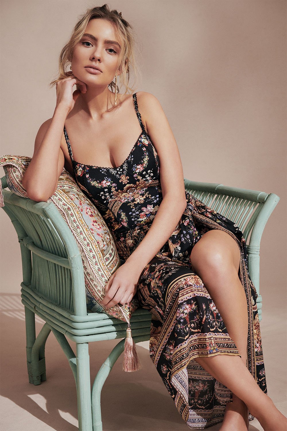 LONG SARONG FRIEND IN FLORA