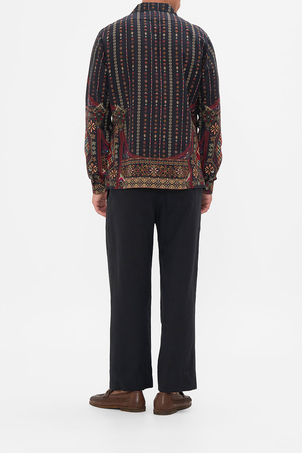 The CAMILLA LONG SLEEVE CAMP COLLARED SHIRT THE WANDERING ONES in our  print.